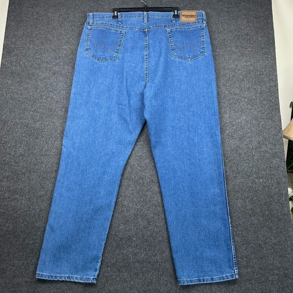 Wrangler Rugged Wear Jeans Mens 44x32 Blue Medium Wash Straight Denim Cowboy - Picture 7 of 11